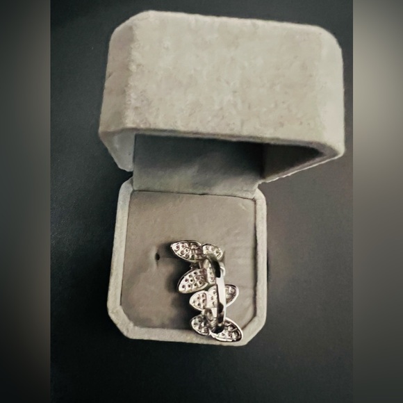 COPY - I’m selling a Brand New 18k Plate 925 Sterling Silver Butterfly Ring - Picture 4 of 4